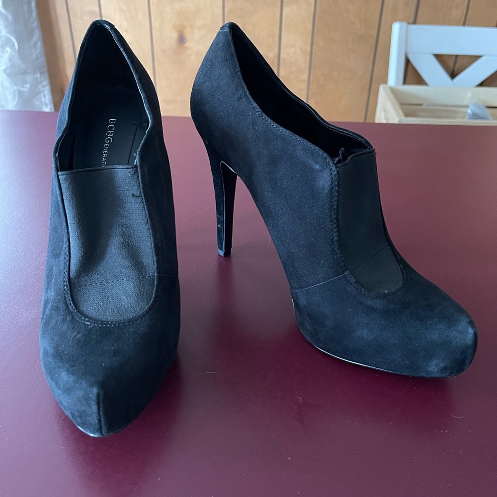 Size 10 BCBGeneration heeled booties with a 5” heel and 1” platform